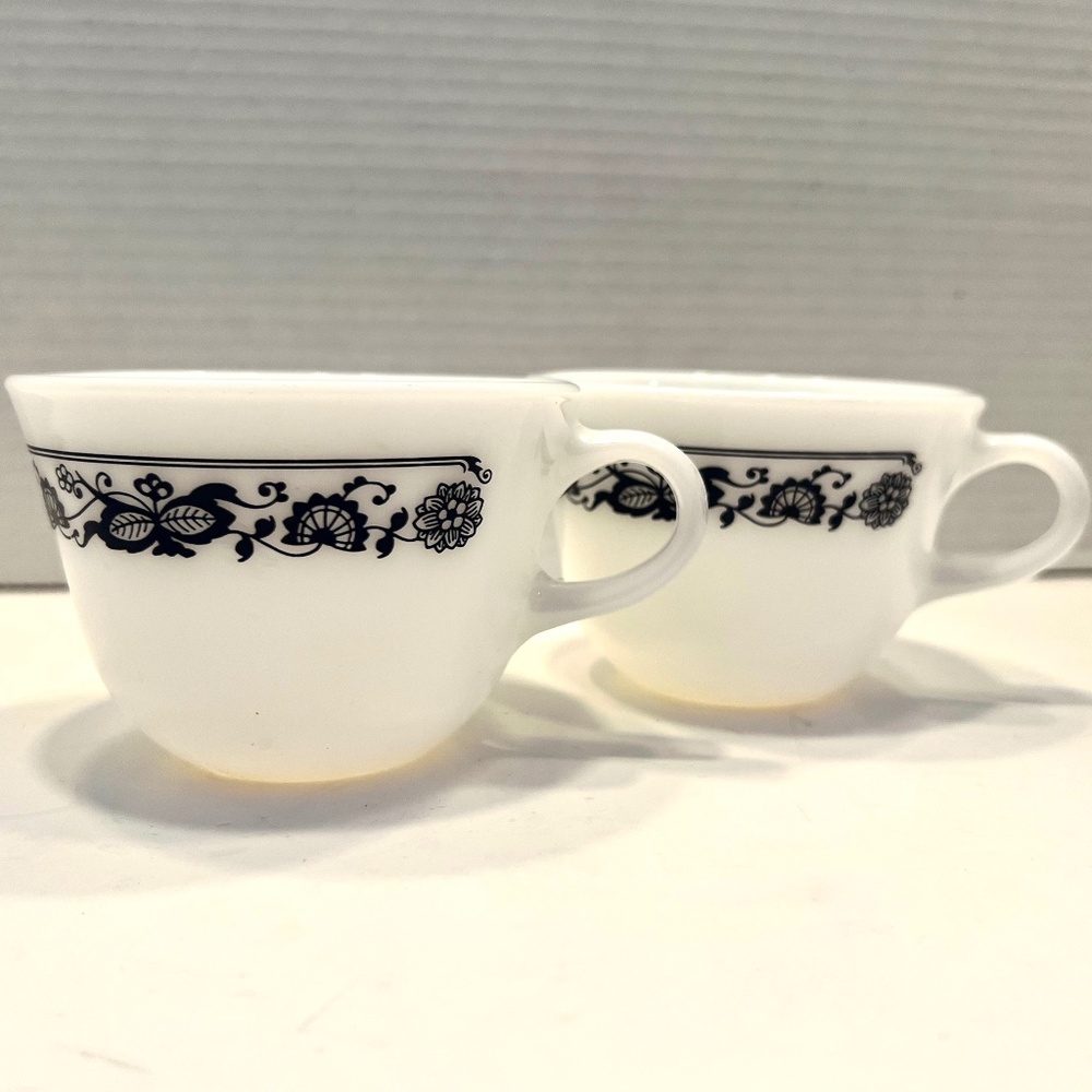 PYREX/CORNING Vintage Old Town Blue Set of 2 Coffee Cups 1970’s